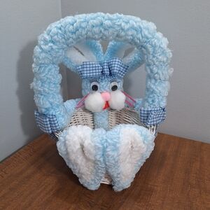 Vtg 70s Handmade Blue/White Easter Bunny Basket Chenille Loop Yarn Retro Kitsch